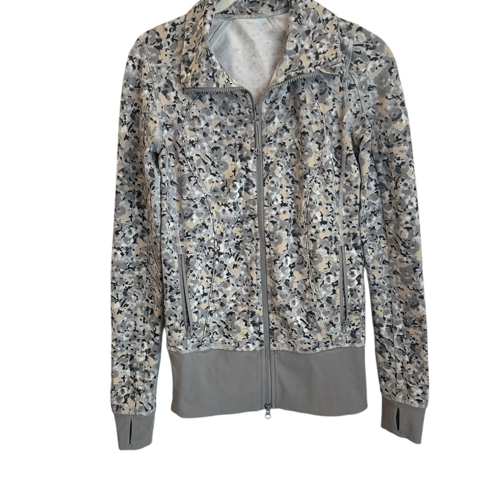Lululemon Nice Asana Jacket Not So Petite Fleur Silver Spoon Abstract Gray Sz 4